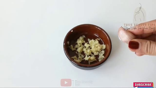 Отбеливание зубов за 1 минуту!  Как отбелить желтые зубы естественным путем | True Beauty Tips