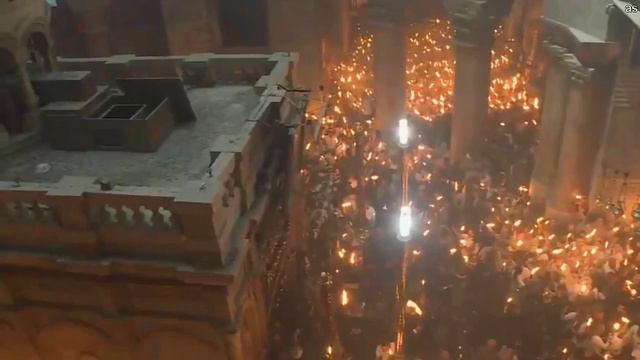 Благодатный огонь сошел в храме Гроба Господня в Иерусалиме