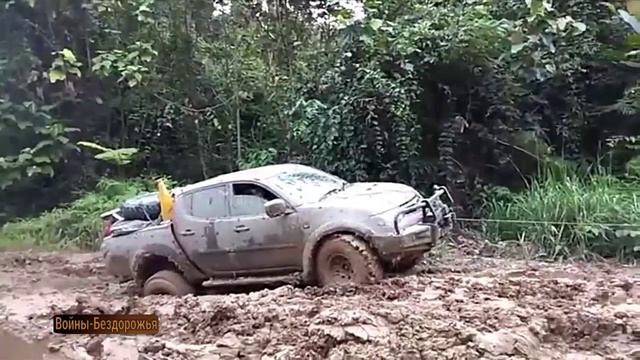 Грязевая ВЕЧЕРИНКА С двухместной КАБИНОЙ 4x4 _ Toyota Hilux _ Mitsubishi Triton _ Ford Ranger.