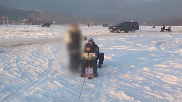 катание на снегокате Snow scooter Riding