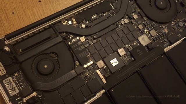 Clean Apple Macbook Pro Retina mid 2013 from dust