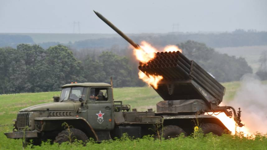 Российские артиллеристы уничтожили бронетехнику ВСУ