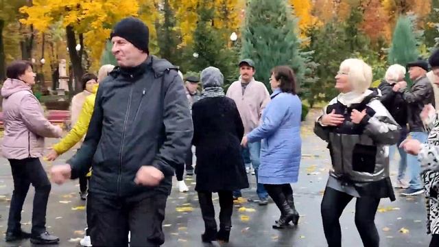 И ОТ ОСЕНИ НЕ СПРЯТАТЬСЯ, НЕ СКРЫТЬСЯ! ТАНЦЫ ХАРЬКОВ УКРАИНА 21 ОКТЯБРЯ 2023