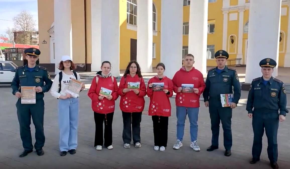 В Суворове сотрудники МЧС России провели акцию "Весна без пожаров!"