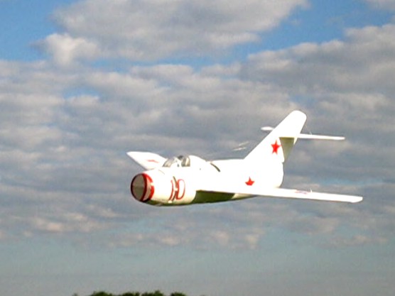 МИГ 15 в полёте