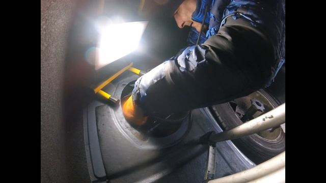How to remove the fuel pump from an Audi tank / Как снять топливный насос с бака Audi
