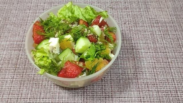Такого вы еще не пробовали! Салат с клубникой и сыром 