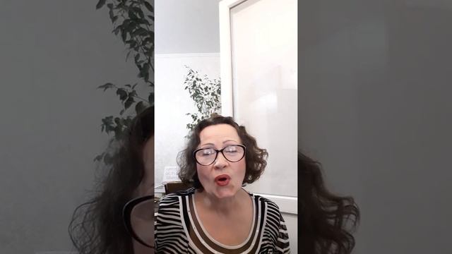 ИДЕТ СОЛДАТ ПО ГОРОДУ