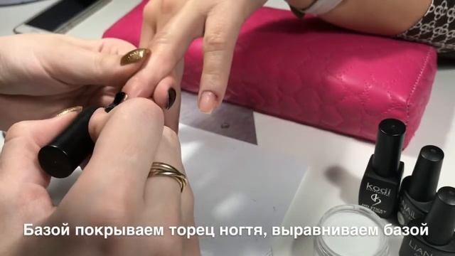 Покрытие гель-лаком, укрепление акриловой пудрой, дизайн «свитер»