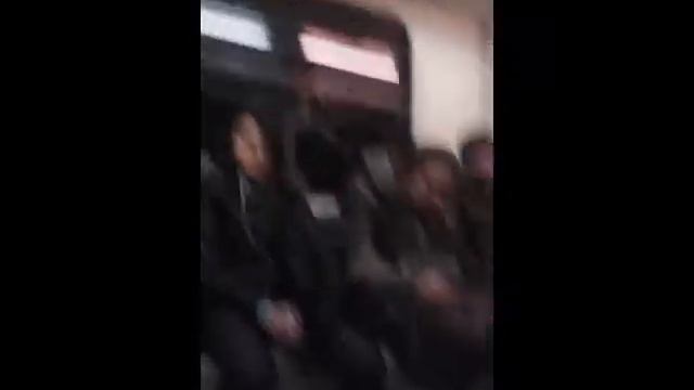 Вскрываем вены в метро наблюдаем за реакцией