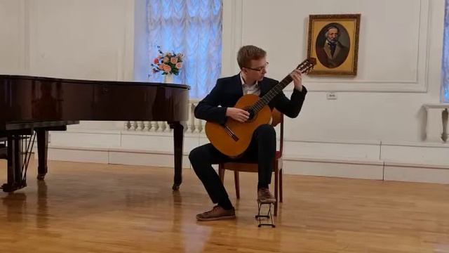 исполнитель Комаров Роман
