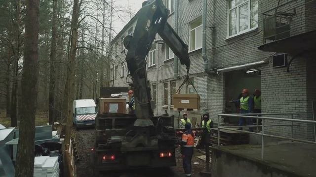 Как перевозят и разгружают крупное медицинское оборудование СИЗИФ