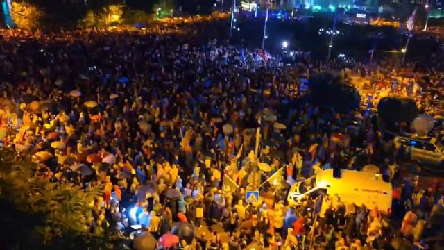 Центр Тбилиси: десятки тысяч человек вышли на демонстрацию против закона об «иностранных агентах»