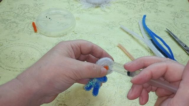 Дед мороз и снегурочка из синильной проволоки.