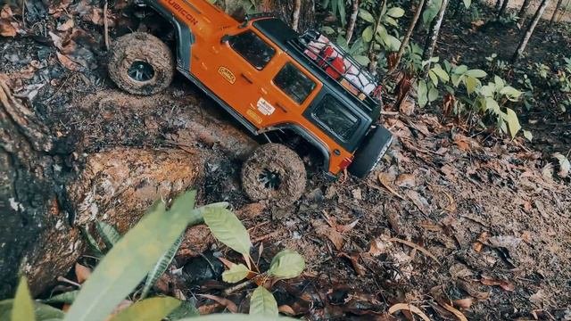 DUEL SENGIT !! RC CAR EXTREME ADVENTURE 1/8 SCALE RUBICON VS RGT EX86100 CRAWLER MOUNTAIN OFF ROADS
