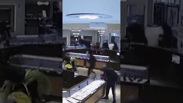 Массовый набег криминала на ювелирный магазин в Калифорнии