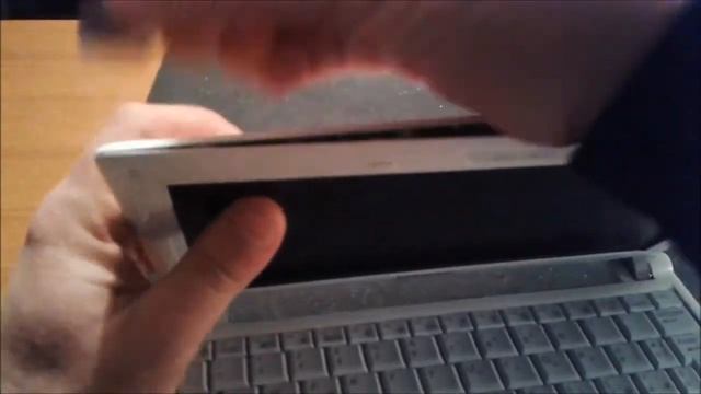 Come smontare lo Schermo di un netbook Samsung NP-NC10