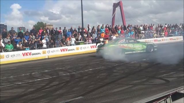 Toyota Soarer/Lexus SC300 and Volvo 340 Drifting Donut Burnout in Rotterdam!