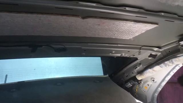 Как и чем, удалить заводскую шумо изоляцию с крыши автомобиля.