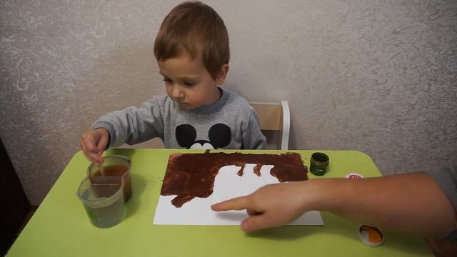 Тимур Рисует Красками Медведя в Осеннем Лесу Рисуем с Шаблоном Медведь Осенняя Поделка для Детей
