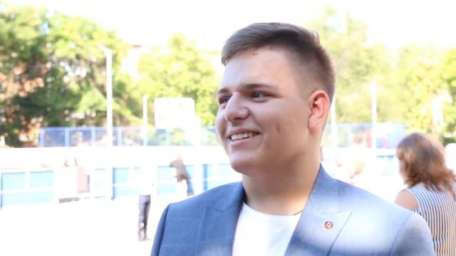 Празднично и ярко. Звонок на первый урок прозвенел и в школе №3. Как это было - сегодня в выпуске