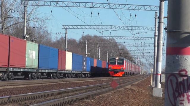 Электропоезд ЭД4М-0304 сообщением Петушки - Москва