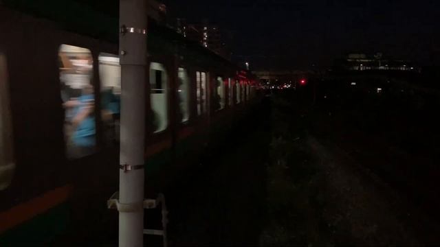16.10.2023 года. Отправление электрички маршута «Уцуномия-Одавара» от станции Щин-Кавасаки.
