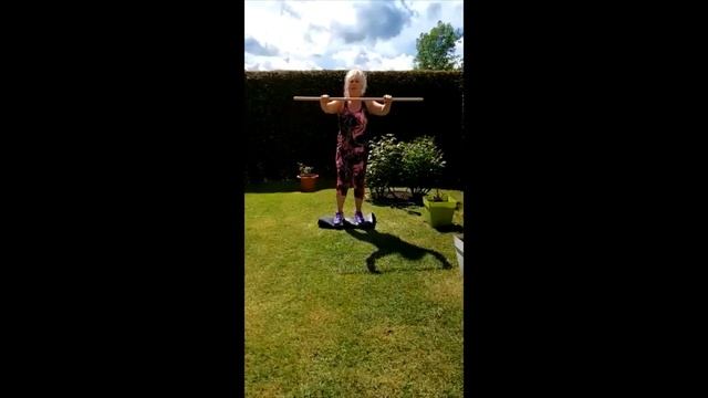 Anitas 3. Home Video im Garten
