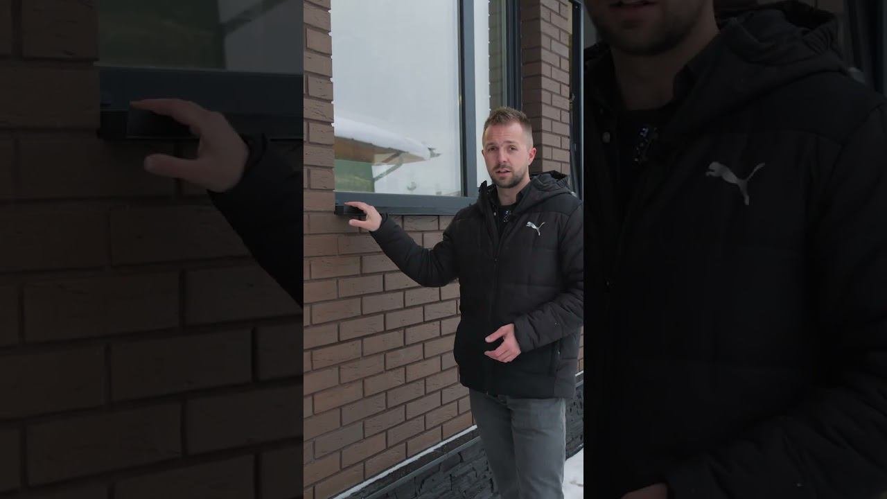 Кирпичный фасад С гранитными отливами