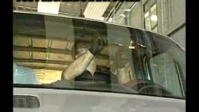 Windschutzscheibe ausbauen und ersetzen beim Mercedes-Benz Sprinter (W906) - Roll Out 2000 Kit