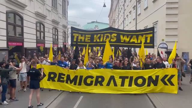 Тем временем в Австрии граждане маршируют за массовую депортацию мигрантов