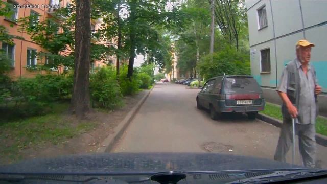 Объезжаем кусочек пробки...