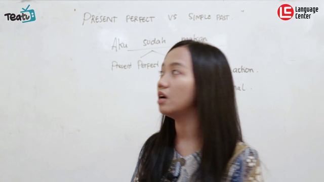 "Present Perfect vs Simple Past" | TEATU with Ms Vika - Kampung Inggris LC