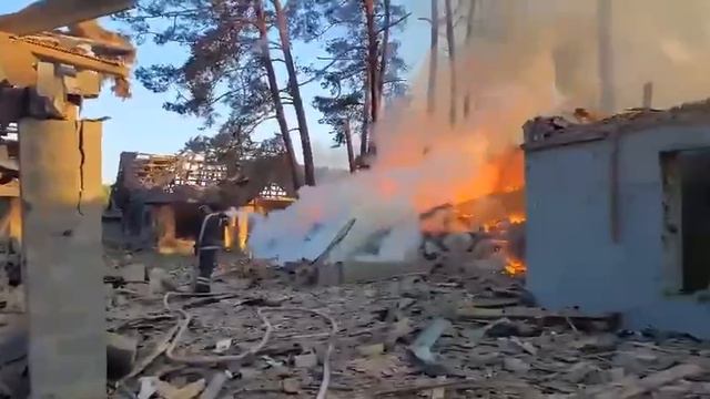 Последствия удара ракетой "Искандер-К" по Балаклее в Харьковской области.