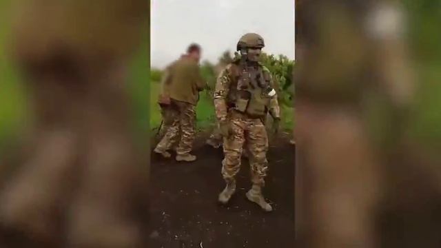 ? Кадры обмена пленными между ЧВК «Вагнер» и ВСУ

Пригожин побеседовал с пленными украинскими боеви