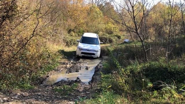 Аутлендер застрял думали  но нет лучший кроссовер в классе