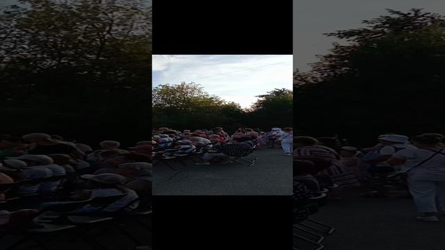 Всем двором в Верхних Печерах