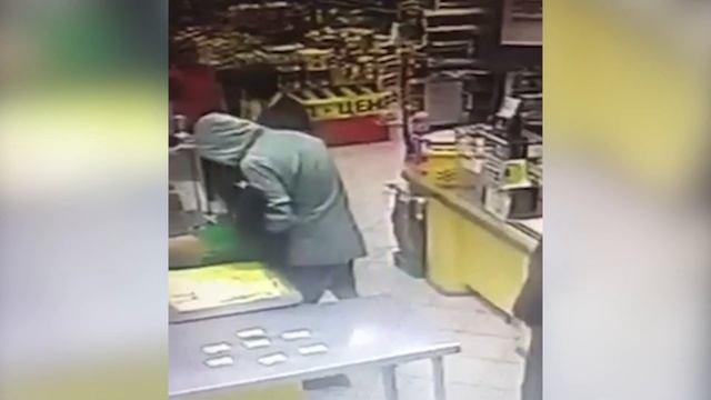 Попытка ограбления магазина «Покупочка» в Волгограде попала на видео