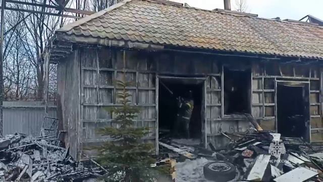 15 апреля в переулке Морозном в городе Елизово загорелась хозпостройка.