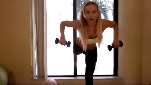 Упражнения с гантелями для девушек.