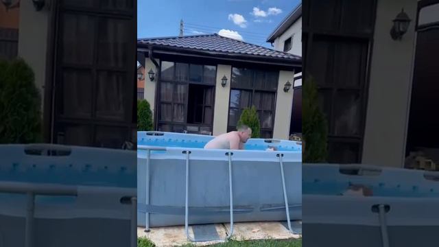 Не корми, но дай поплавать. 😃