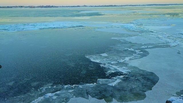 Ледоход. Волгоград, Январь 2024 // Ice Drift. Volgograd, January 2024
