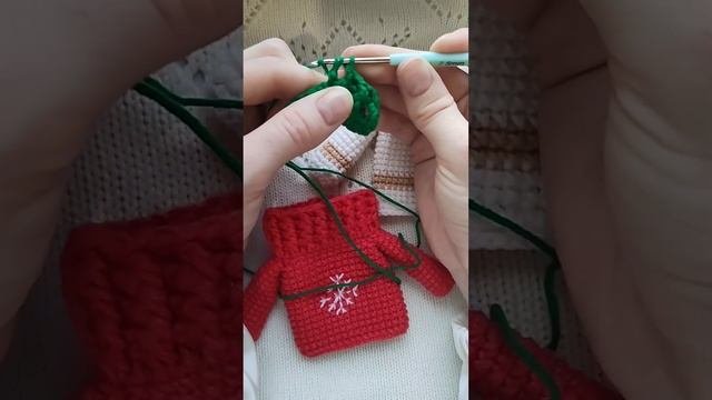 рельефный узор крючком.