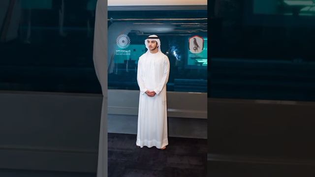 Prince Sheikh Culture Style Muslim Arabic Dubai Thobe fashion Muslim Man fashion 🤍🖤Jubah White