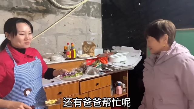 公婆来山货店参观，特意准备干锅排骨虾和老鸭汤，都是老人爱吃的热热闹闹！【胖哥有杜】