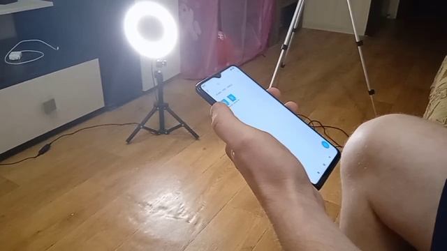 Скидываю файлы с видеокамеры сразу на телефон и монтирую ролики.