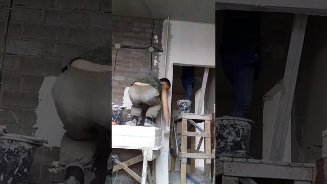 Выравнивание стены из пазогребня и кирпичной кладки