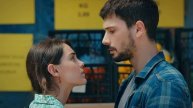 "Любовь заставит плакать" - турецкий сериал про любовь с драматическими моментами.