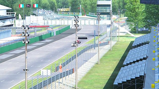Ferrari F1 2018 vs Mercedes CLK DTM 2001 - Monza