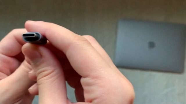 Unboxing Apple MacBook Pro 13 M1